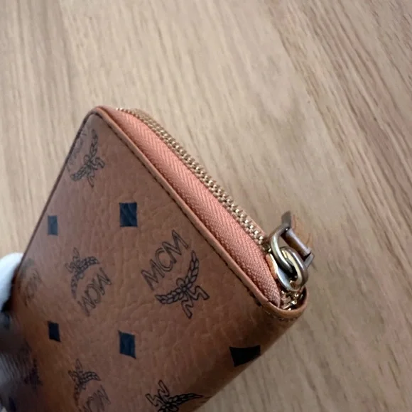 MCM Cognac Zipper Long wallet - Picture 3 of 14
